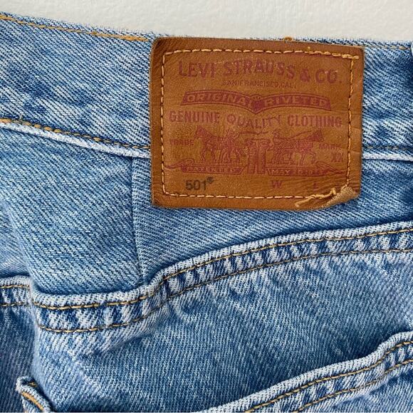 Levi’s Premium 501 Button Front size 28 Tapered Leg High Waist Jeans flawed - Picture 8 of 9